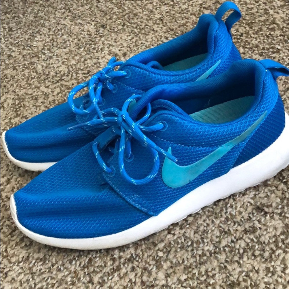 Nike Tennis Shoes